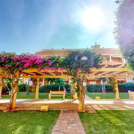 Sergi By Family Homes Apartment *
